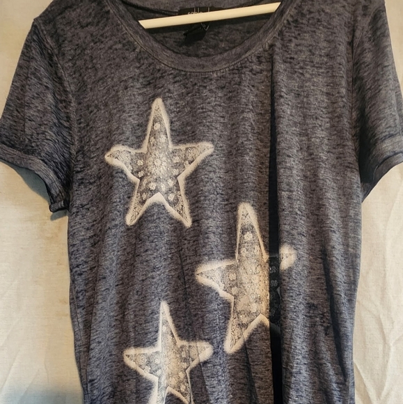Gray Star Pattern T-Shirt - Picture 1 of 3